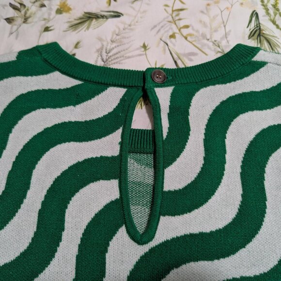 Green & White Anthropologie Knit Short Sleeve Top - Size Small - Picture 10 of 11